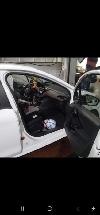 Peugeot 208 1.4 hdi iva dedutível