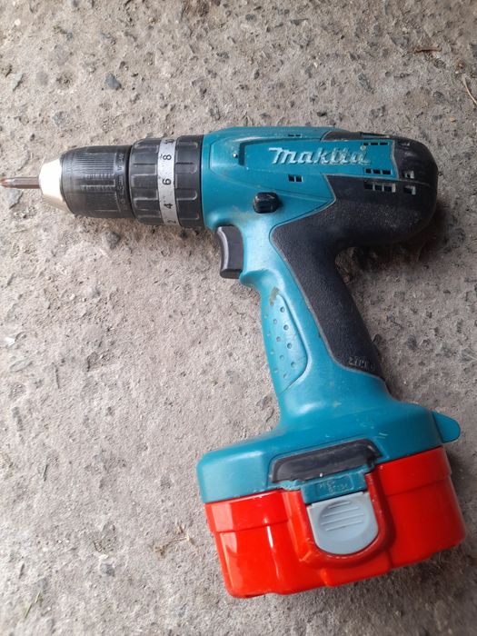 Шуруповерт makita, дискова пила makita