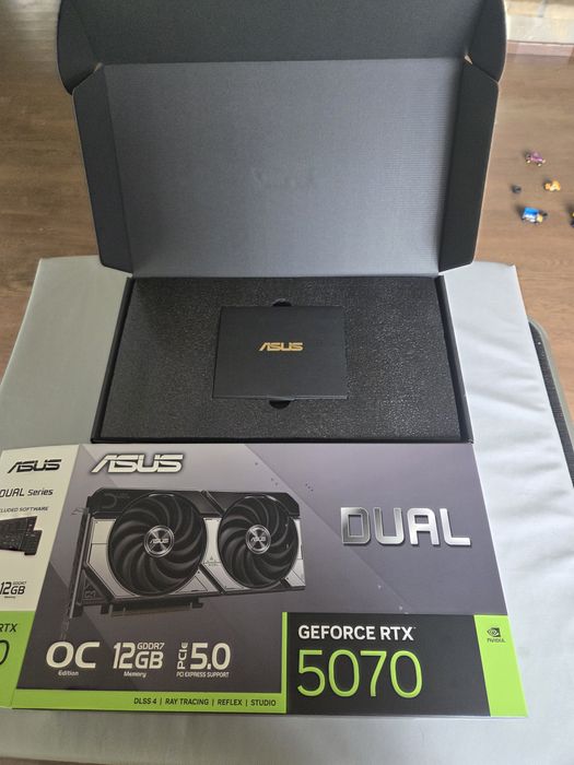 Sprzedam pudełko od karty graficznej  Asus Geforce RTX 5070 12GB
