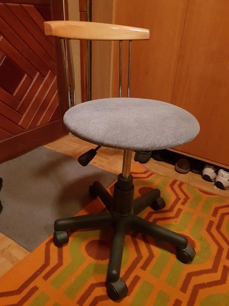 Taboret z oparciem/krzesło obrotowe