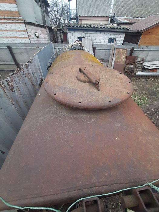 Продам бочку на 3 м.куб. в гарному стані!