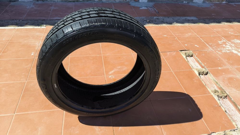Pneus Nexen N'fera RU1  255/45/R20