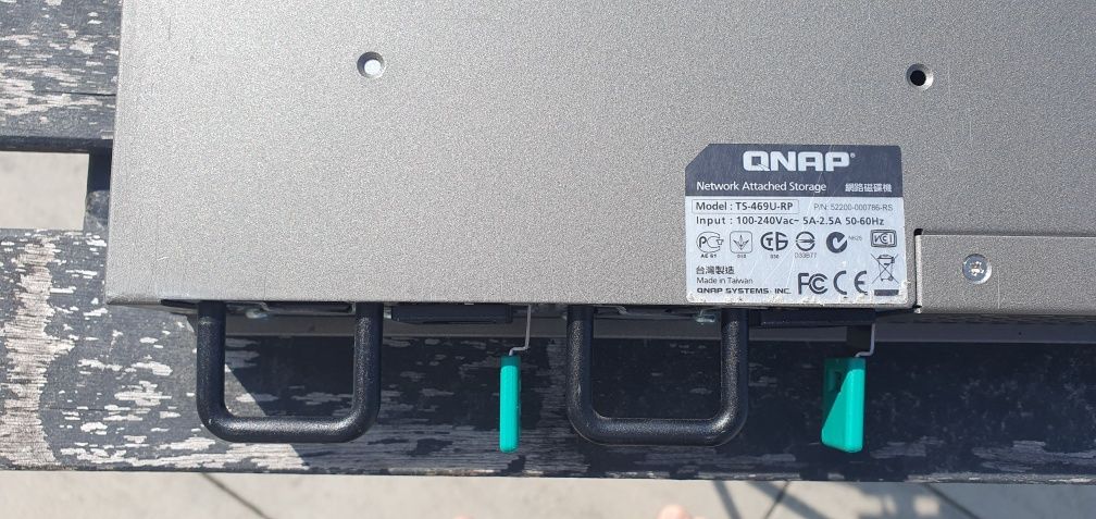 QNAP TS-469U-RP Intel Atom 3GB RAM Rack 1U