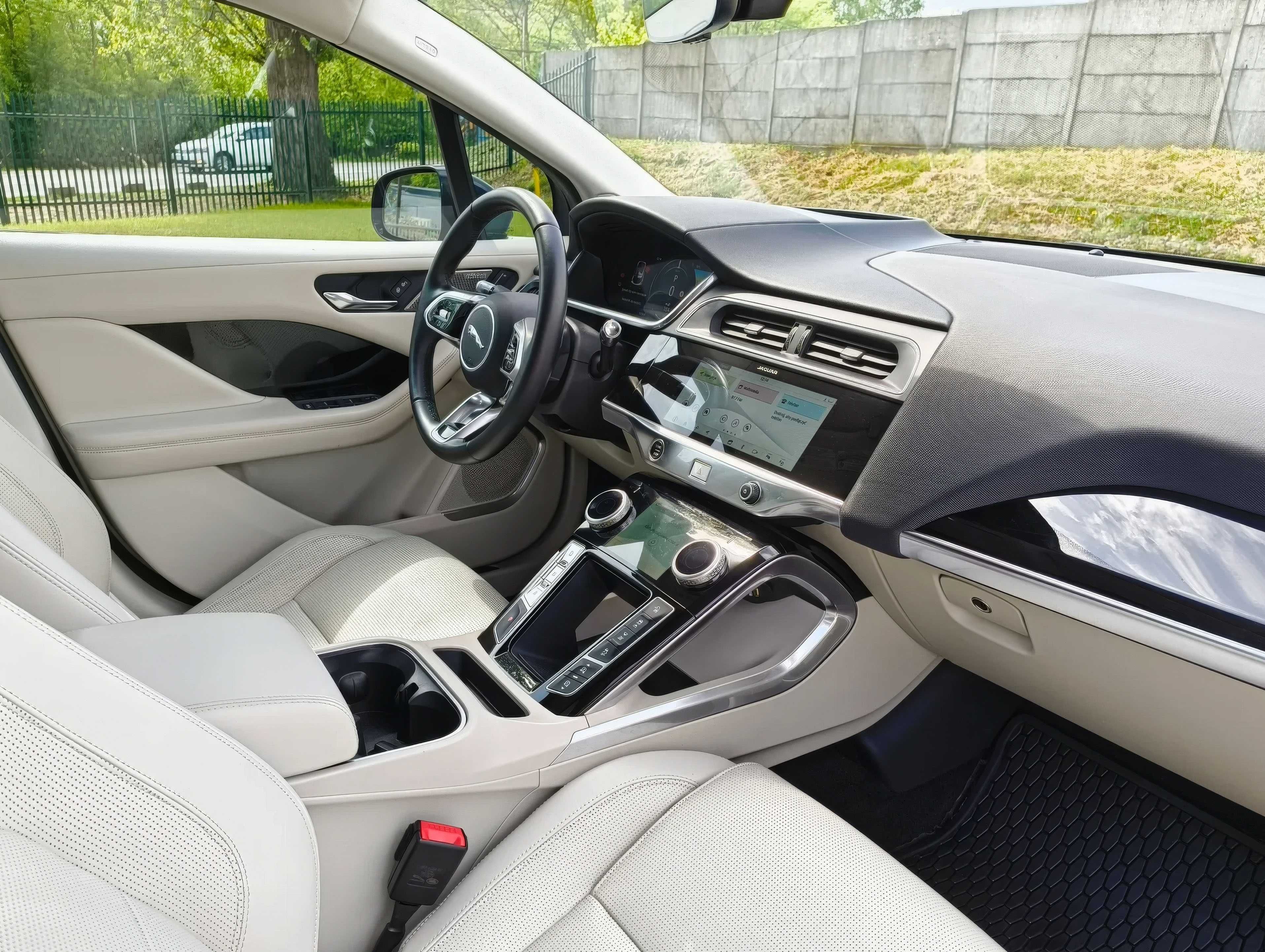 Jaguar I-Pace        EV400 AWD HSE