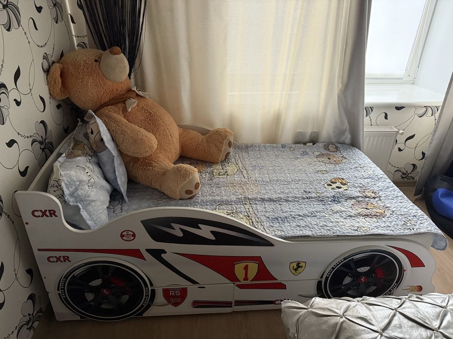 Дитяча кроватка з матрасом