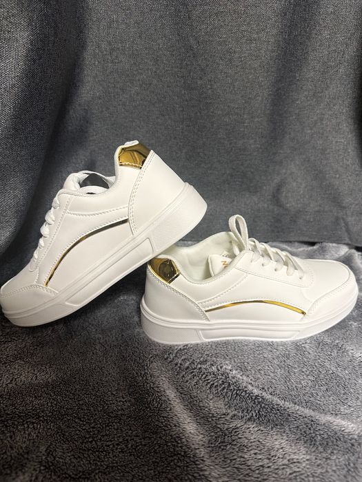 Продаю зручні кеди устілка 23.5