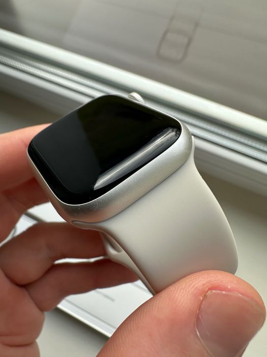 Apple Watch 7 41mm Starlight з повним комплектом.