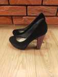 Buty na ciekinowym obcasie
