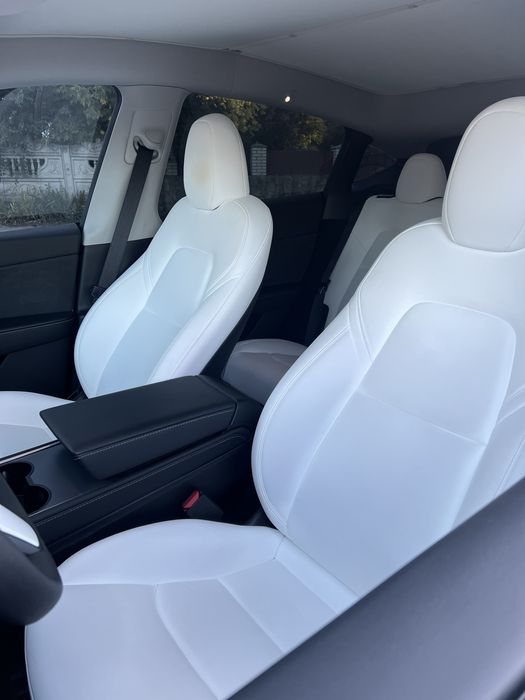 Tesla Model Y Long range Dual Motor 82.5 квт 2023 рік