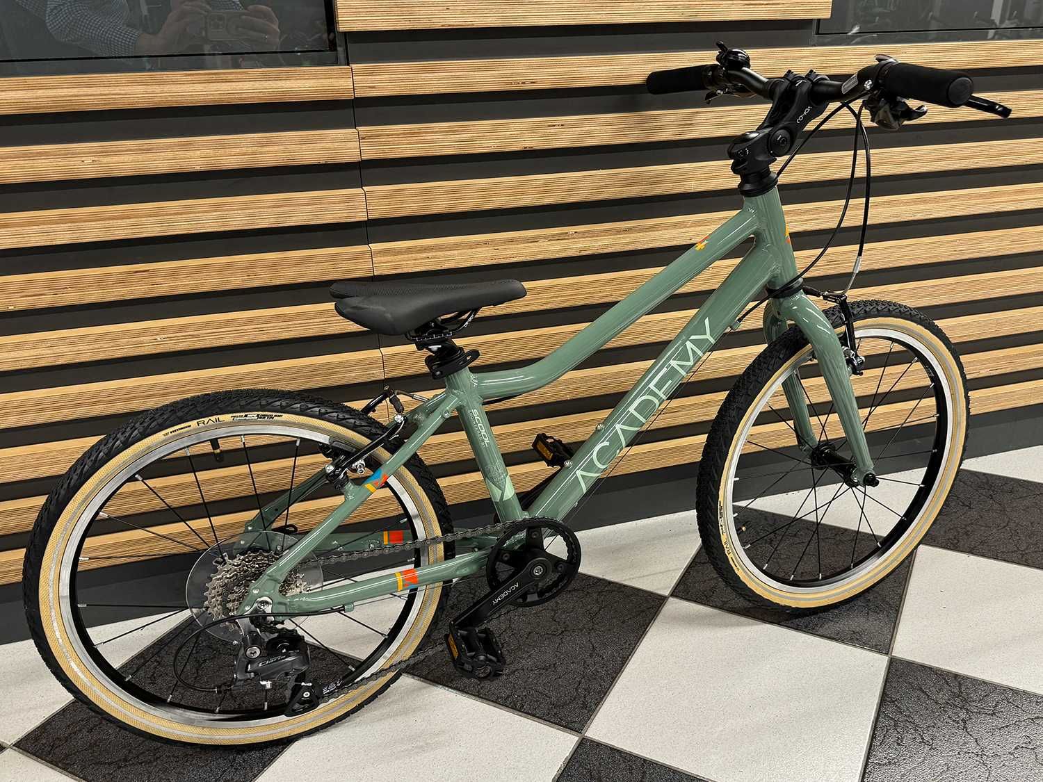 Rower dziecięcy ACADEMY 4 Olive 20" KRAKÓW w ofercie kubikes puky