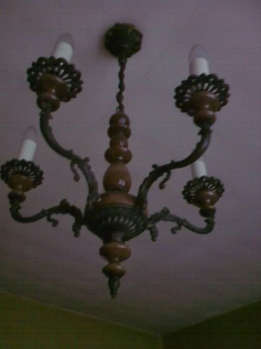 Żyrandol w stylu rustykalnym plus dwa kinkiety