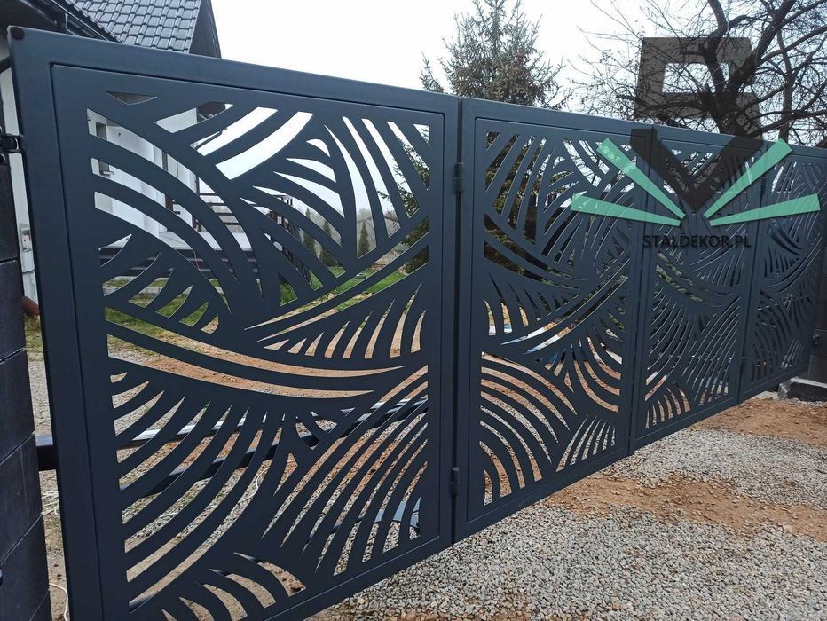 Brama przesuwna 5x1,5m wycinana laserowo CNC panelowa.  Corten.