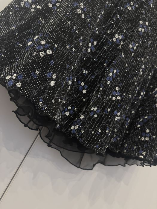 czarna dluga sukienka w cekiny