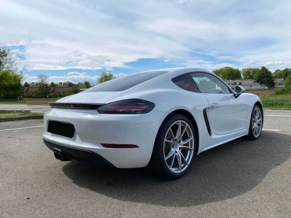 Porsche Cayman      2018