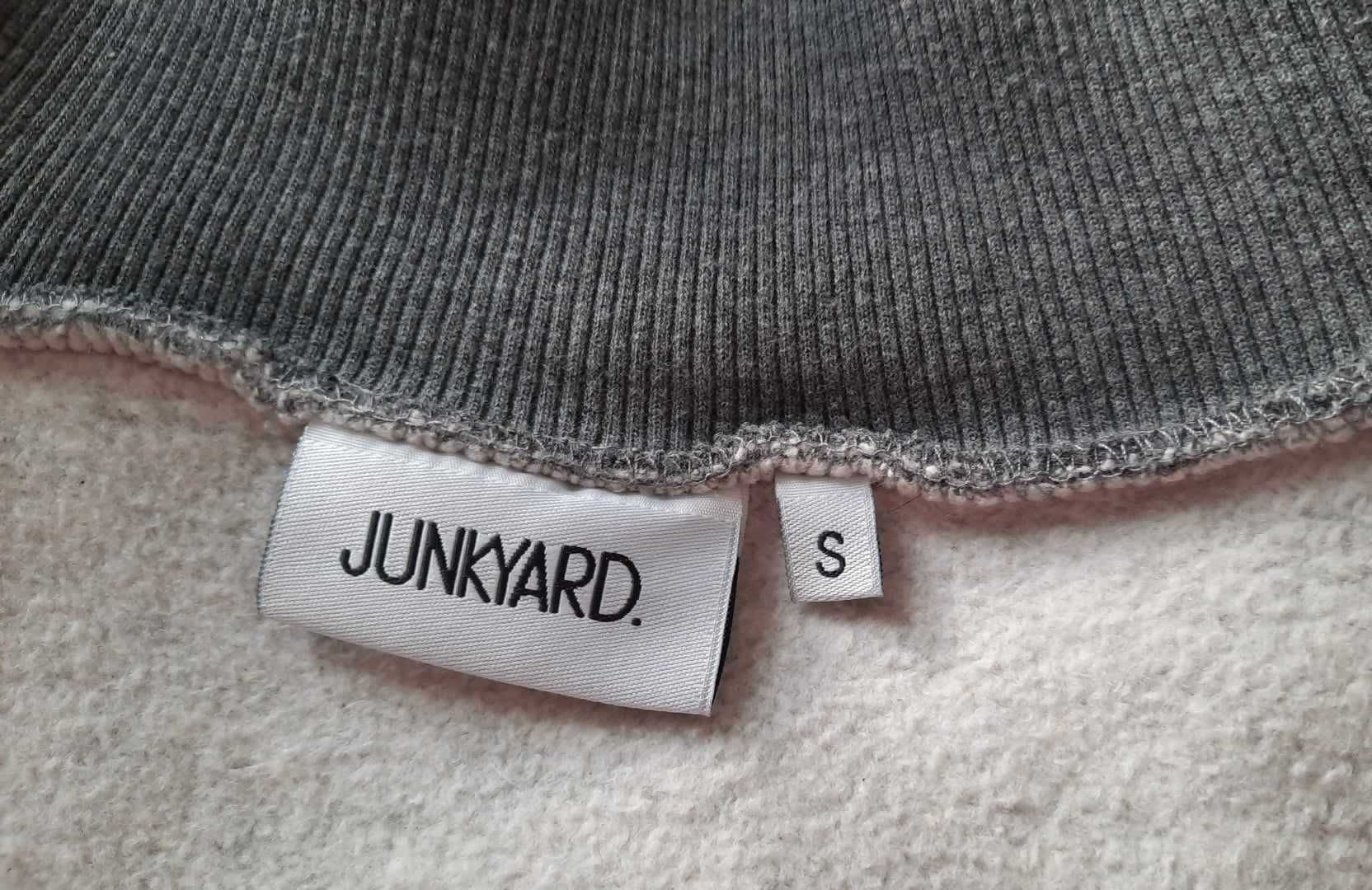 Bluza krótka oversized z rozcięciem na plecach marki Junkyard