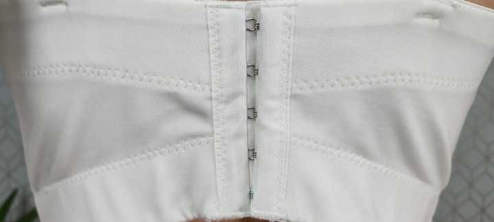 Biały Bralet ze złotym łańcuszkiem r. 36