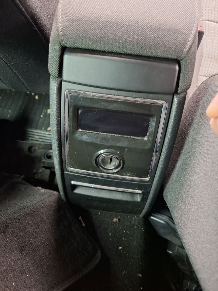 Skoda Superb II 08-15 Podłokietnik Tunel Środkowy