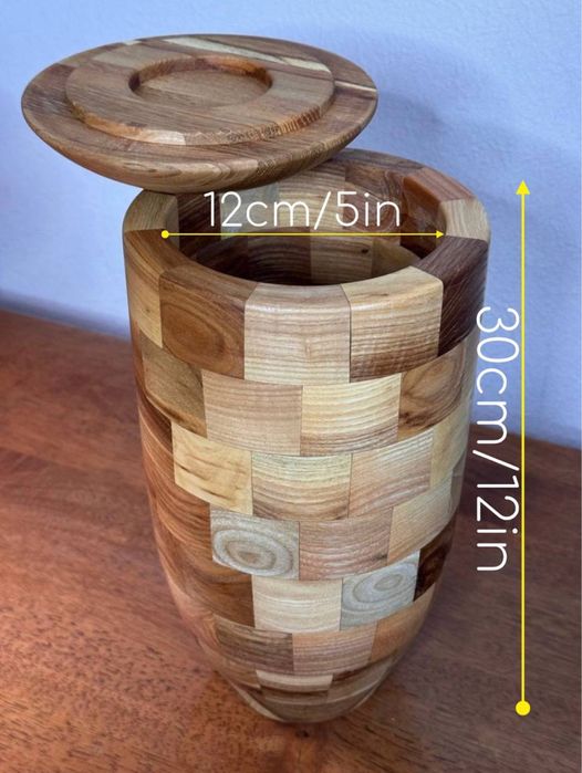 Урна для праху з дерева