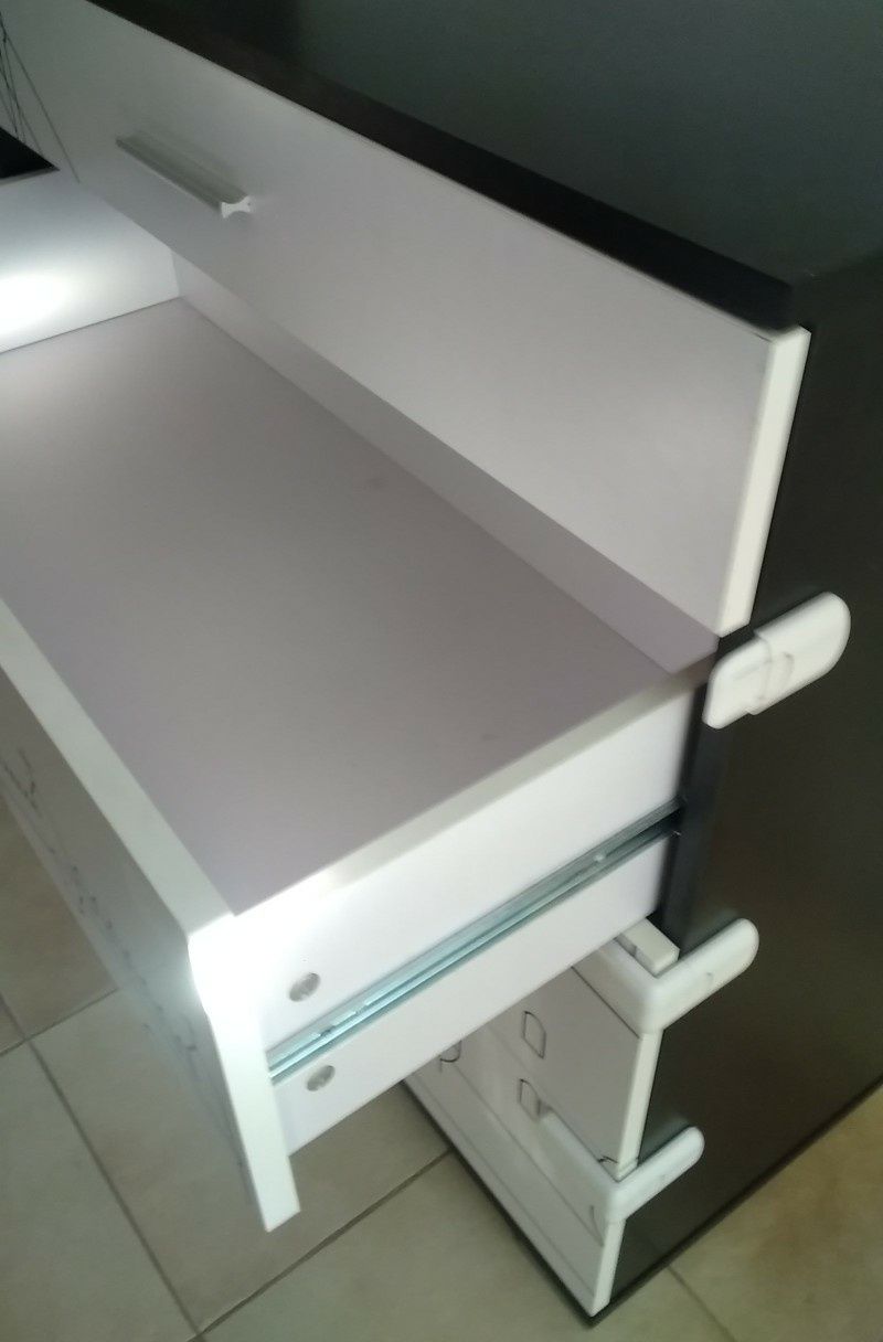 Cómoda de 4 gavetas com desenhos