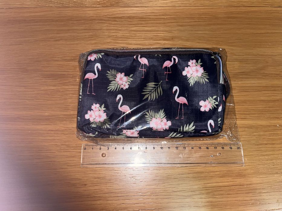 Vendo bolsa de maquilhagem com flamingos nova