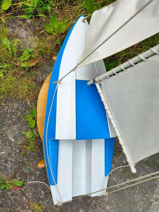 Kolekcjonerski efektowny model żaglówki MAK 770 z okresu PRL.