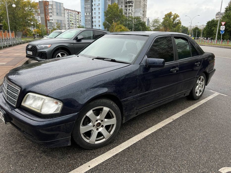 Продам мерсіка с 200 1998 року в гарному стані.