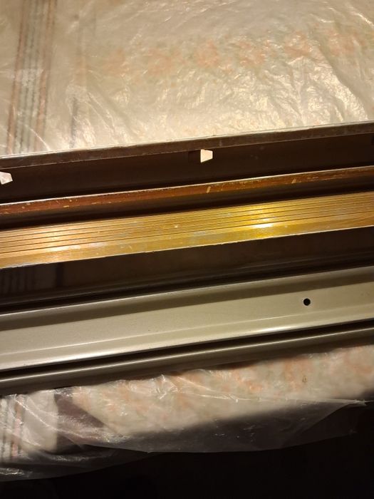 Karnisze : aluminiowy kątowy i  typu listwa za 2 szt.