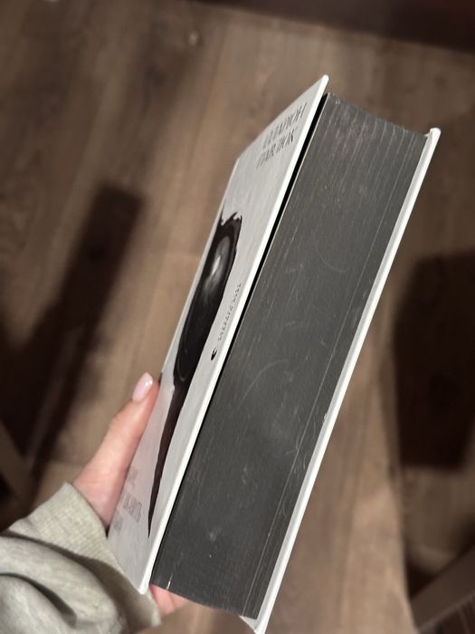 Книга «я бачу вас цікавить пітьма»