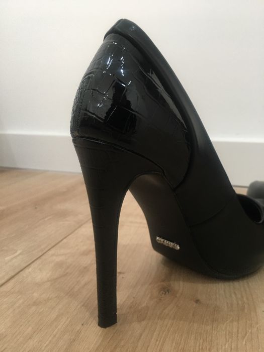 Sapatos pele - novos