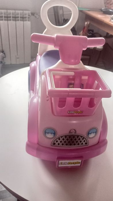 Samochód jeździk Fisher price little people z koszem na zakupy