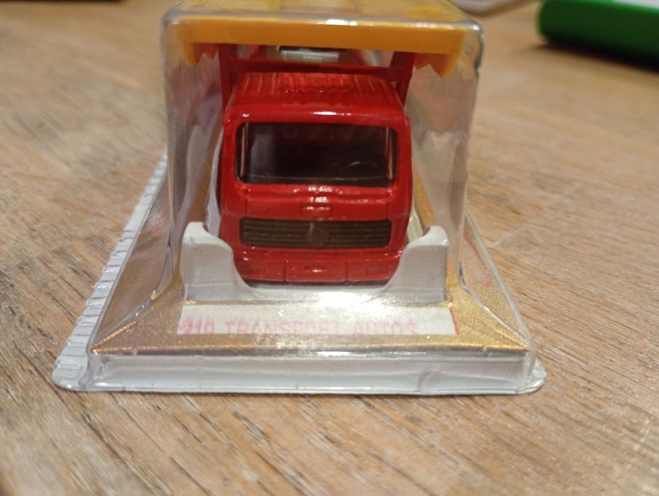 Majorette nigdy nie otwierany