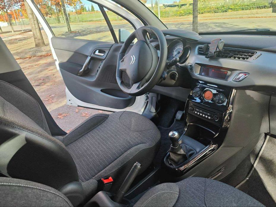 Citroën C3 1.2 PureTech 76000 km 03/2017 82cv Sensores Cruise Control