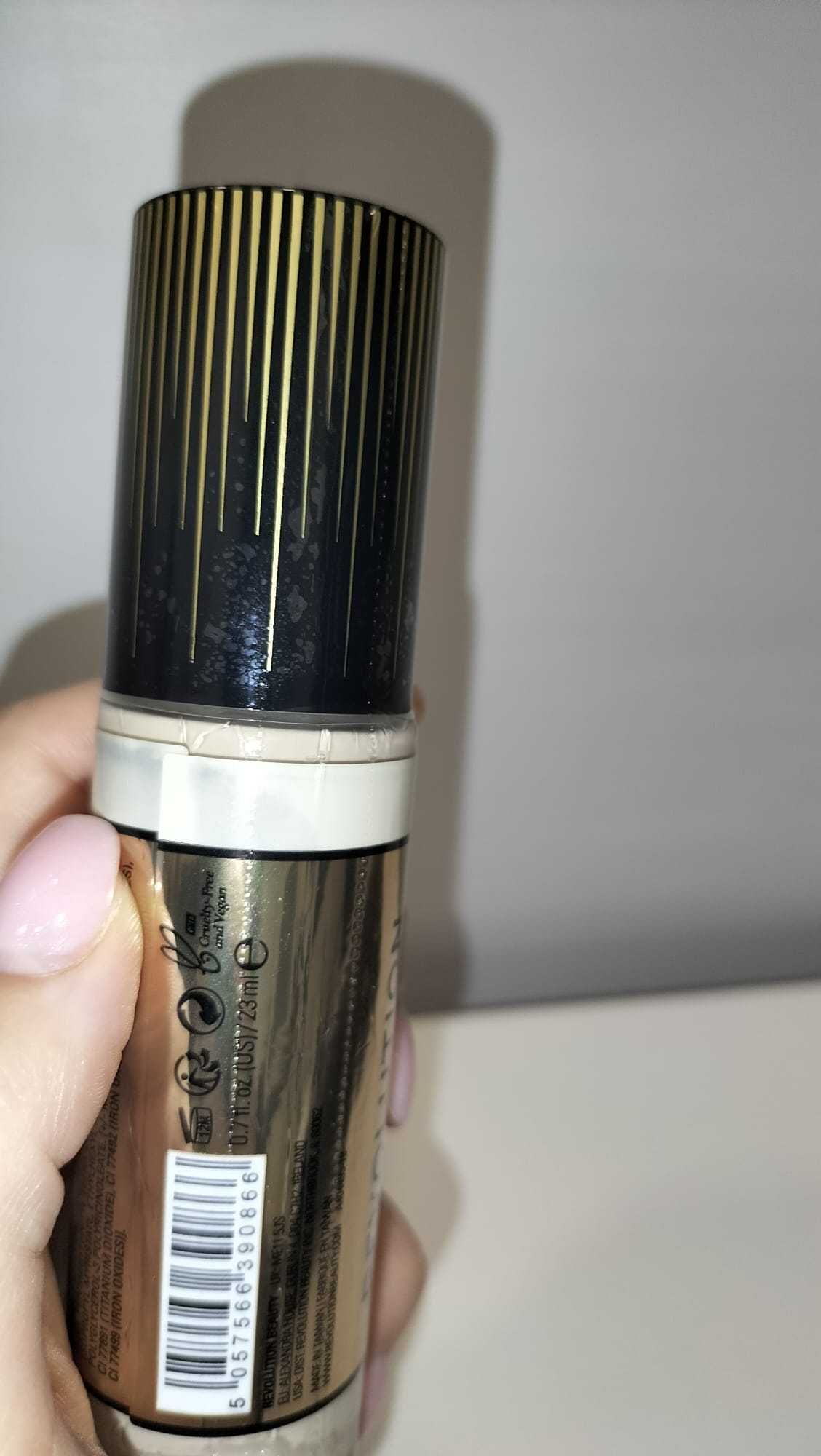 Base Revolution Conceal & Glow