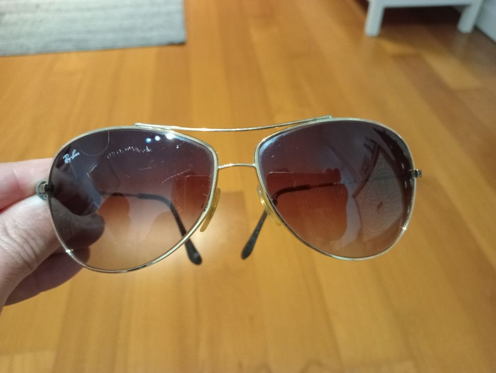 Óculos Ray Ban riscados