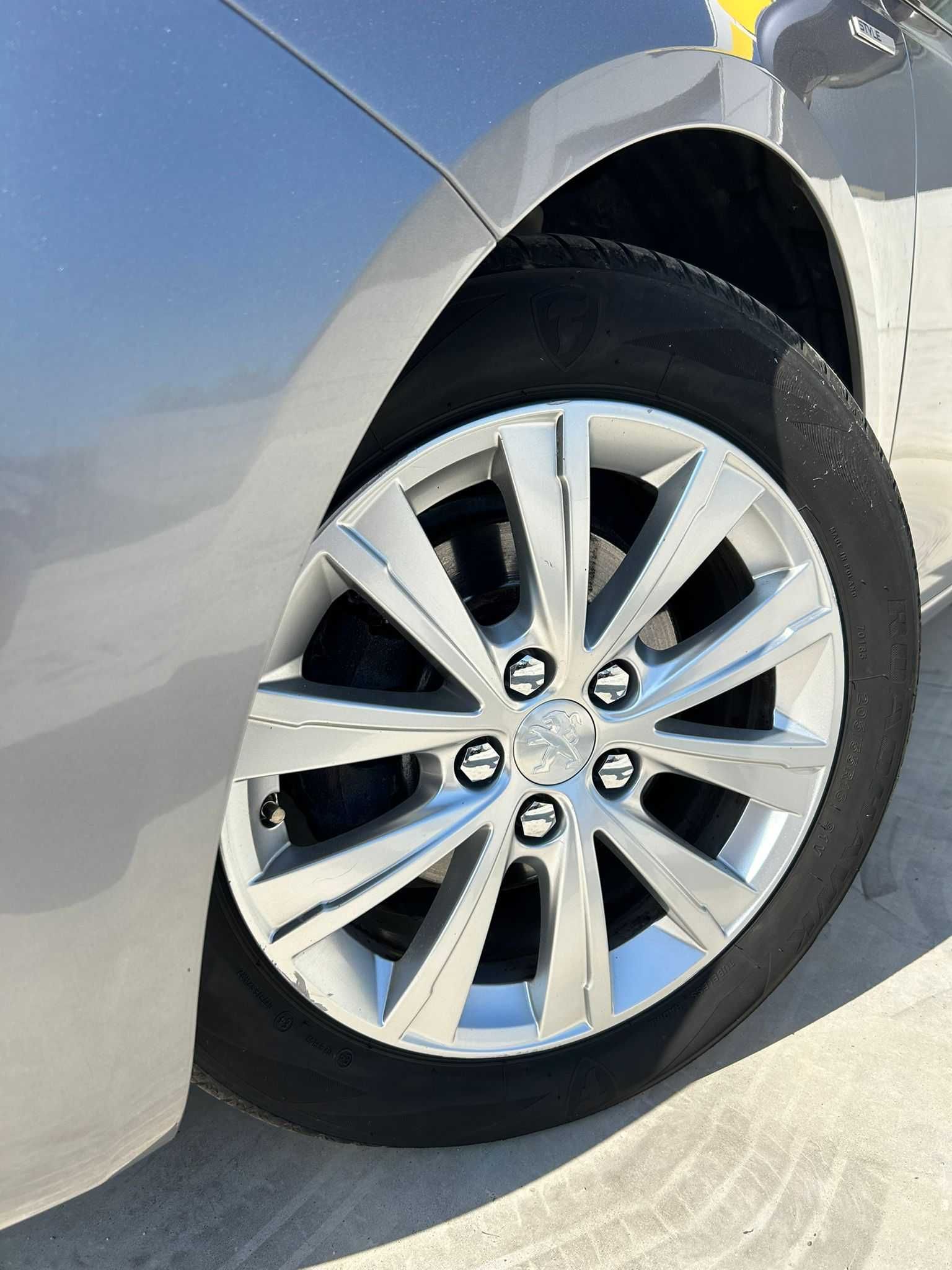 Peugeot 308 1.5 BLUEHDI 100 estilo SW