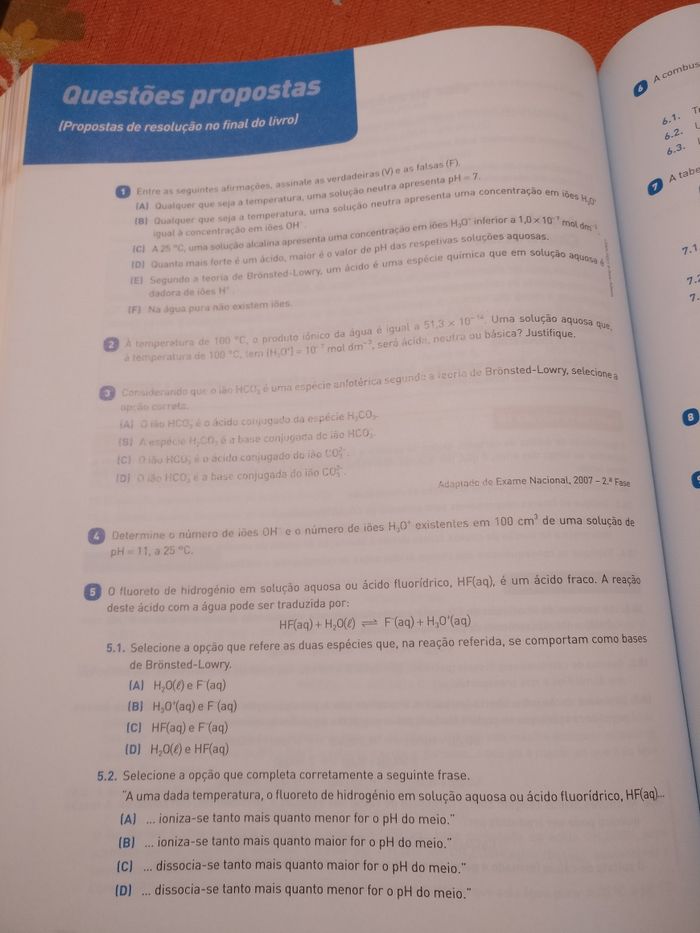 Livro preparação exame final Física Química A