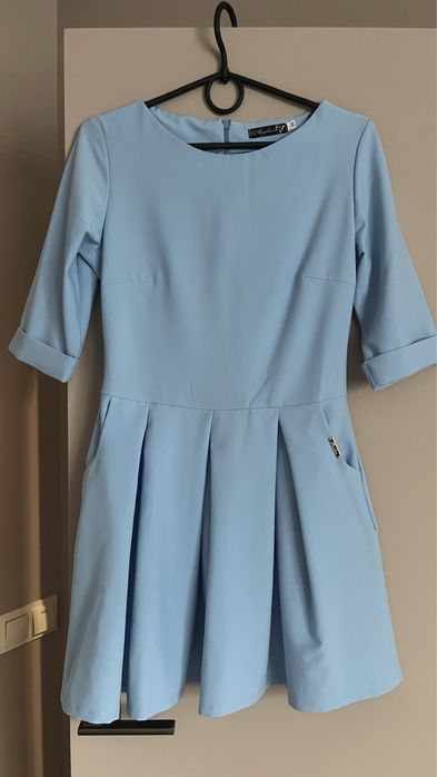 Блакитна сукня