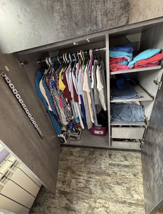 Meble, szafki nocne, szuflady, stoliki nocne, fronty z lustrami, blum