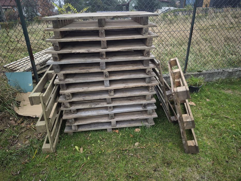 Palety jak na zd. Po 15 zł za sztukę jest więcej i różne