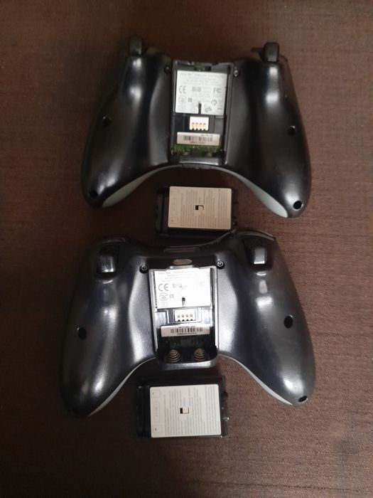 2 oryginalne kontrolery Microsoft do xbox 360