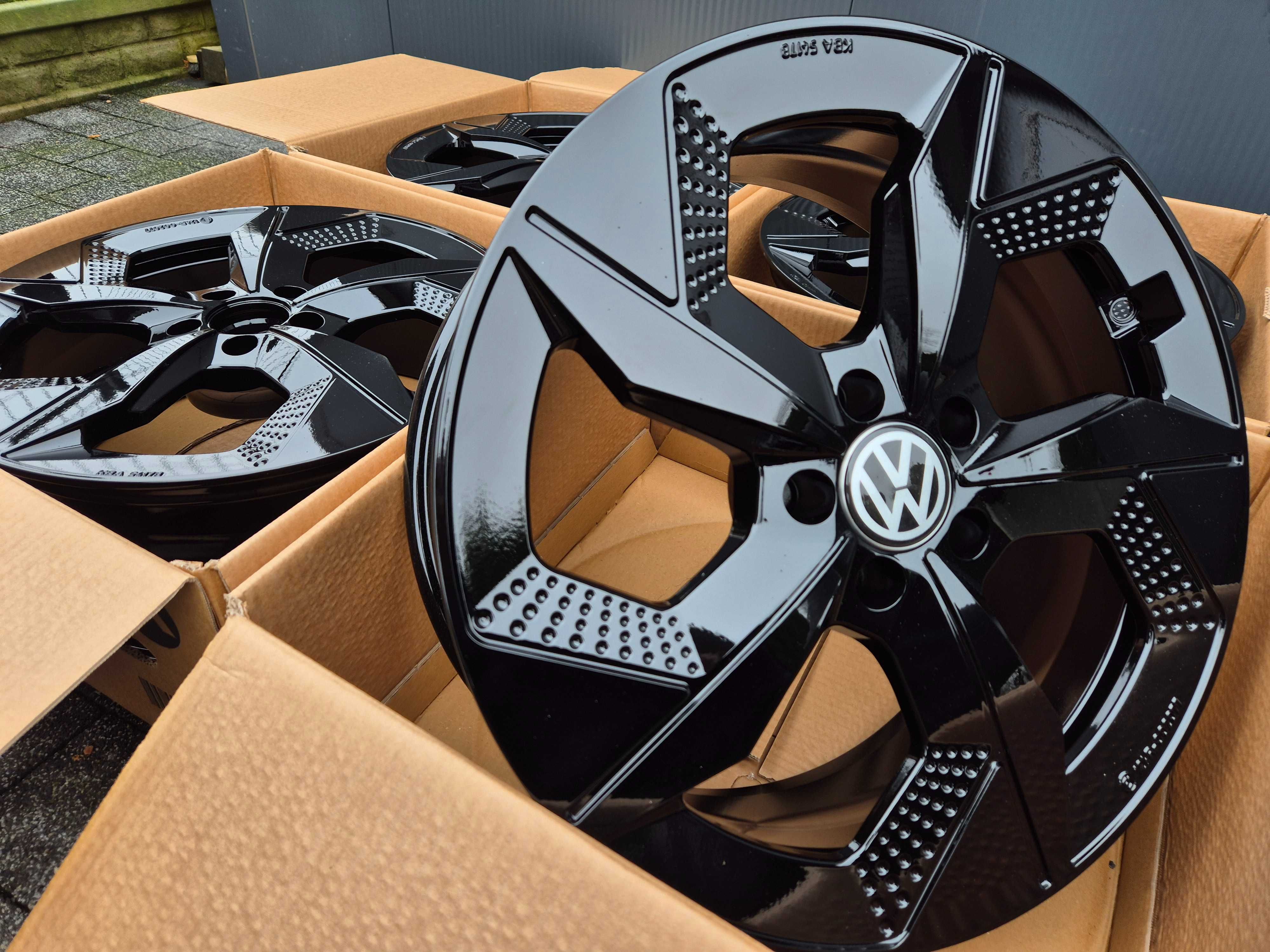 Felgi 19 VW Passat B7 B8 B9 Arteon GOLF Touran Tiguan T-Roc ID 5x112