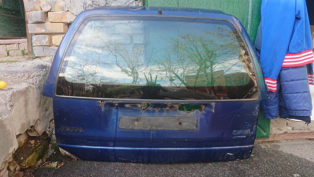 Стекло задней крышки багажника Opel Astra универсал 1994г.