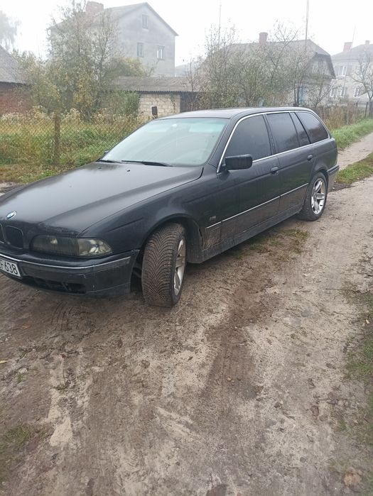 Продам BMW E39 523I M52 b25 двох ваносний на АКПП по запчастинах