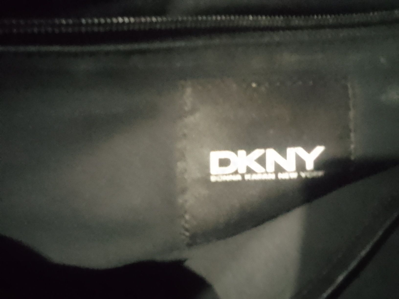 Кожаная сумка для ноутбука DKNY