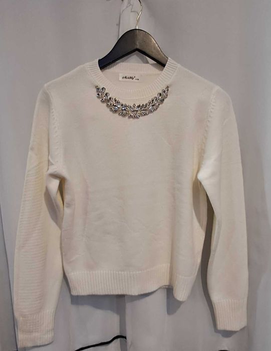 Piękny Biały Sweter Viskoza Biały Ozdobny Naszyjnik Kryształki r.S/M