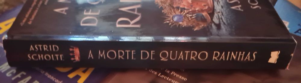 A Morte de Quatro Rainhas de Astrid Scholte