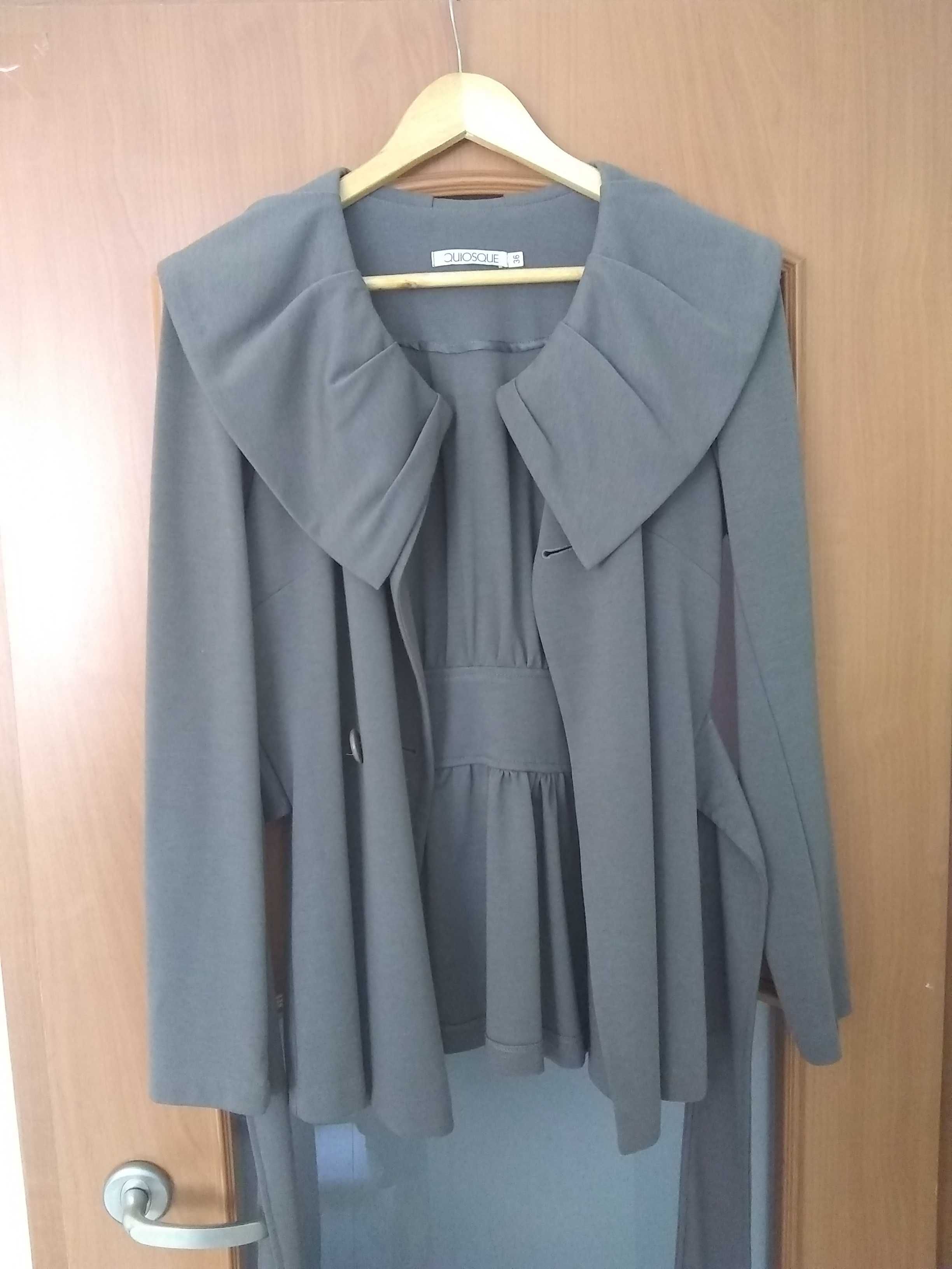 Elegancki płaszcz Quiosque - rozmiar 36