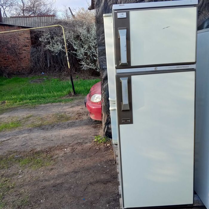 продам 2 х камерный холодильник ФИЛИПС