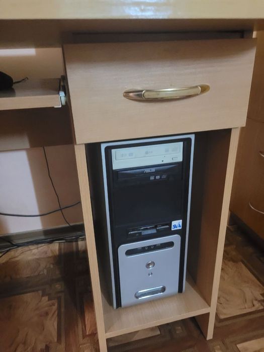 Срочно продам рабочий стол!