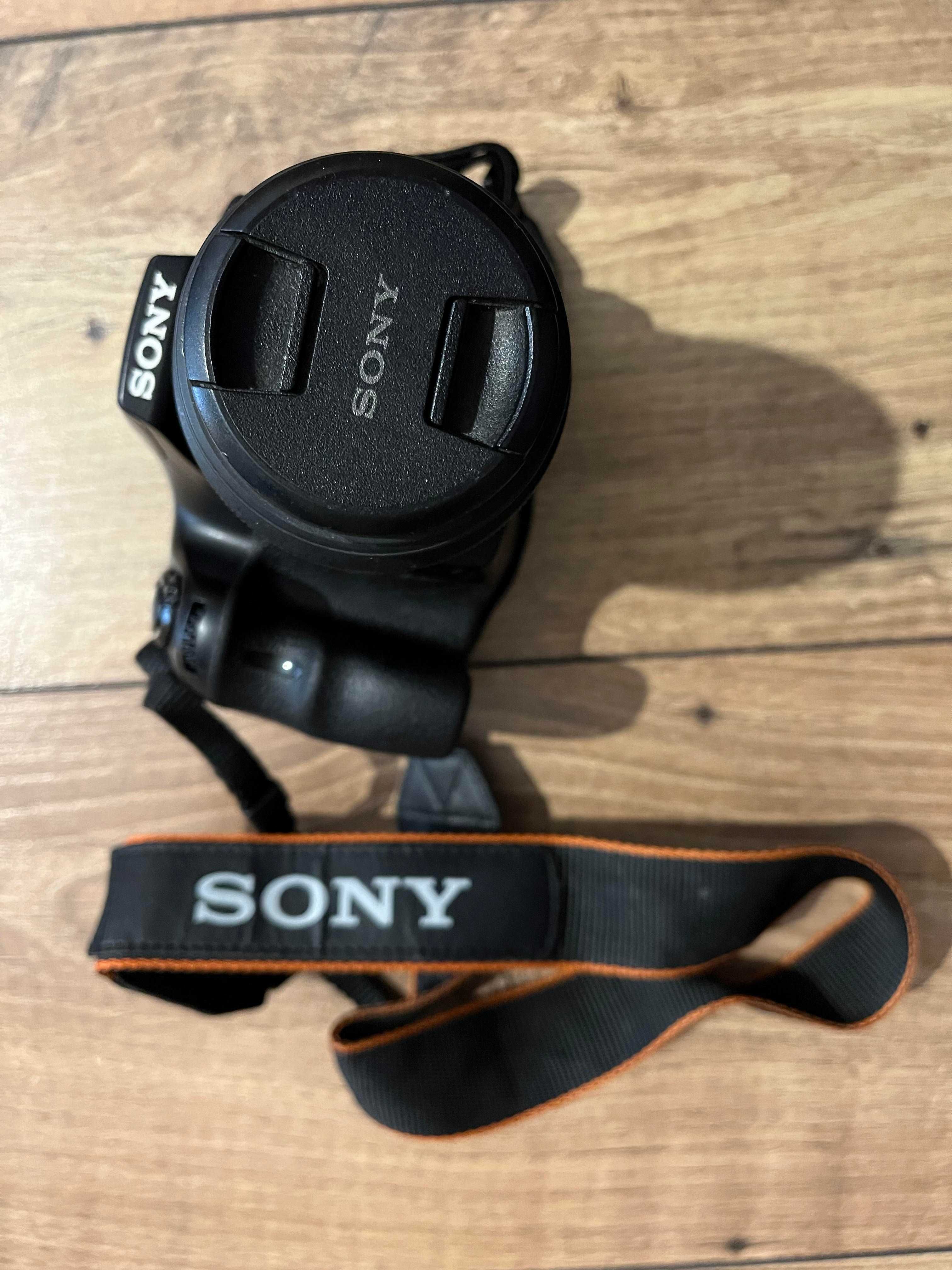 Aparat Sony SLT A-57 z dwoma obiektywami (35-55 i 75-300)